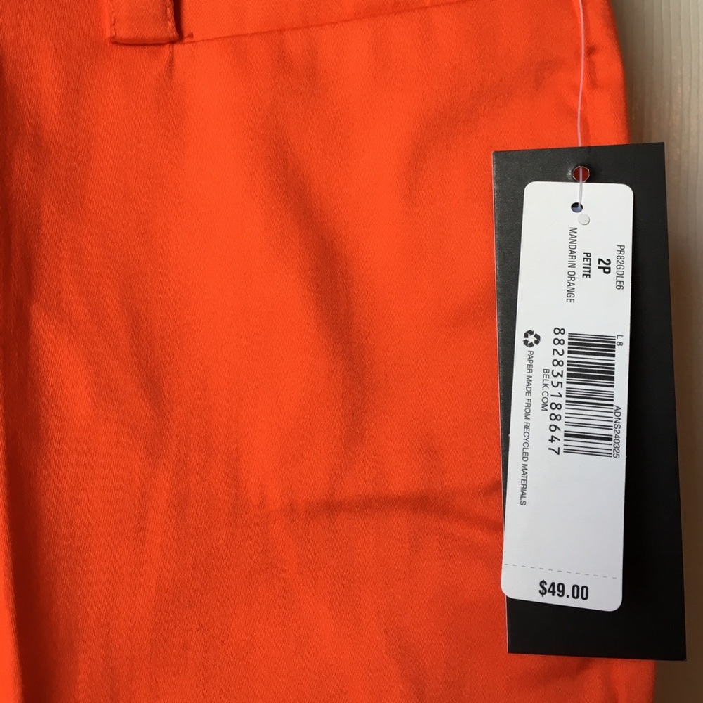 New Directions Petite Capri Pants - Picture 4 of 4